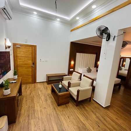 Hotel White House, מונאר מראה חיצוני תמונה