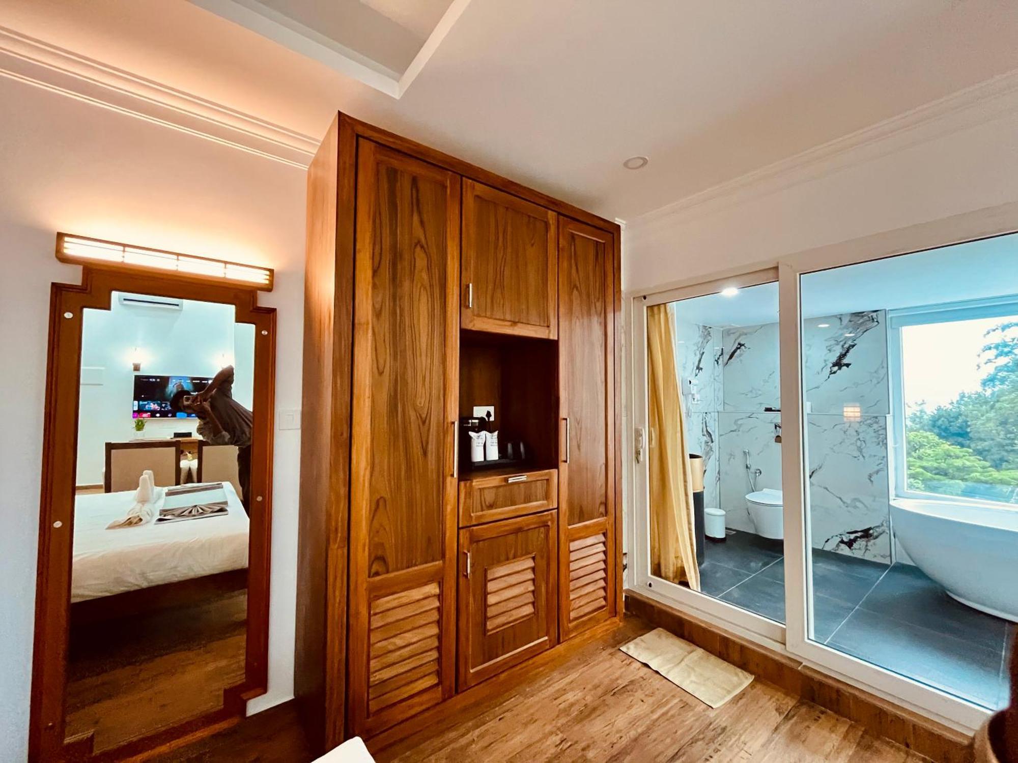 Hotel White House, מונאר מראה חיצוני תמונה