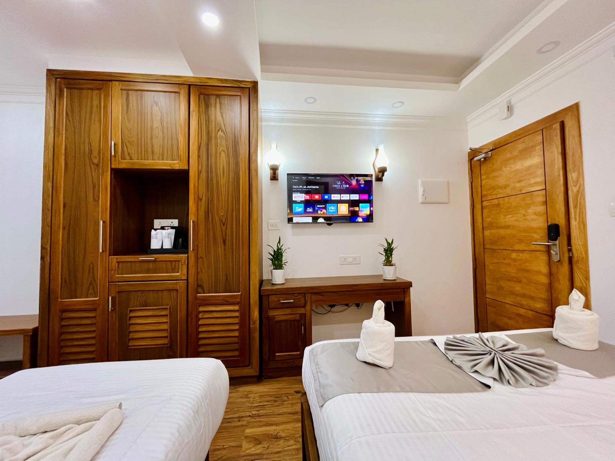 Hotel White House, מונאר מראה חיצוני תמונה